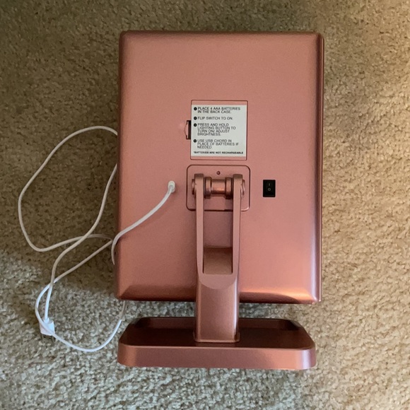 Trifold Vanity mirror - Picture 3 of 8